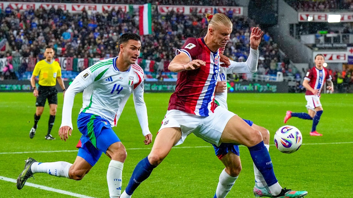 Diego Coppola (vľavo) nastúpil aj za talianske A-mužstvo v kvalifikačnom zápase o postup na MS v Nórsku.