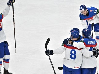 Gólová radosť slovenských hokejistov  počas zápasu základnej A-skupiny Slovensko - Francúzsko na MS v hokeji 2025. 