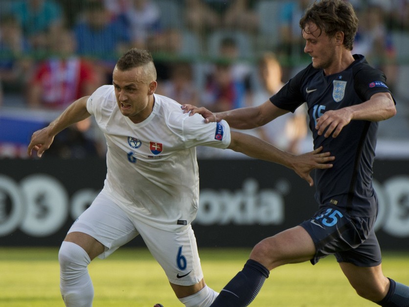 Stanislav Lobotka (vľavo) na ME do 21 rokov (2017). 