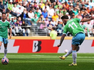 Albert Rusnák strieľa gól v zápase Seattle Sounders - Atlético Mardid na MS klubov FIFA 2025.