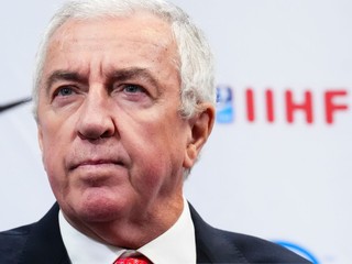 Prezident IIHF Luc Tardif počas tlačovej konferencie na MS v hokeji do 20 rokov 2025 
