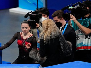 Eteri Tutberidzeová a Kamila Valijevová.