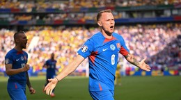 Ondrej Duda sa teší po strelenom góle v zápase Slovensko - Rumunsko v skupine E na EURO 2024.