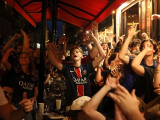 Fanúšikovia Paríža St. Germain oslavujú triumf v Lige majstrov.