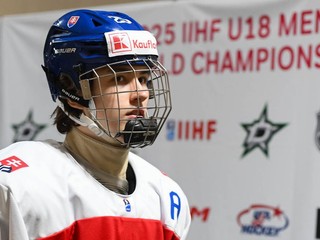 Ján Chovan v zápase Slovensko - Fínsko na MS v hokeji do 18 rokov 2025.