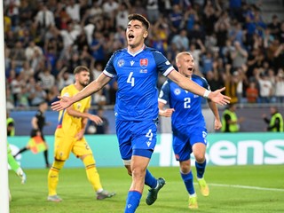 Adam Obert sa teší po strelenom góle v zápase Slovensko - Rumunsko v skupine A na EURO U21 2025.