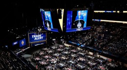 Momentka z draftu do NHL 2023.