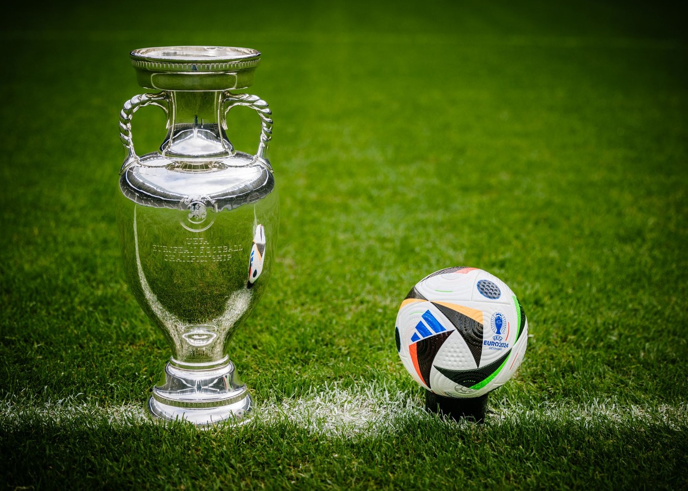 euro2024 trofej.jpg
