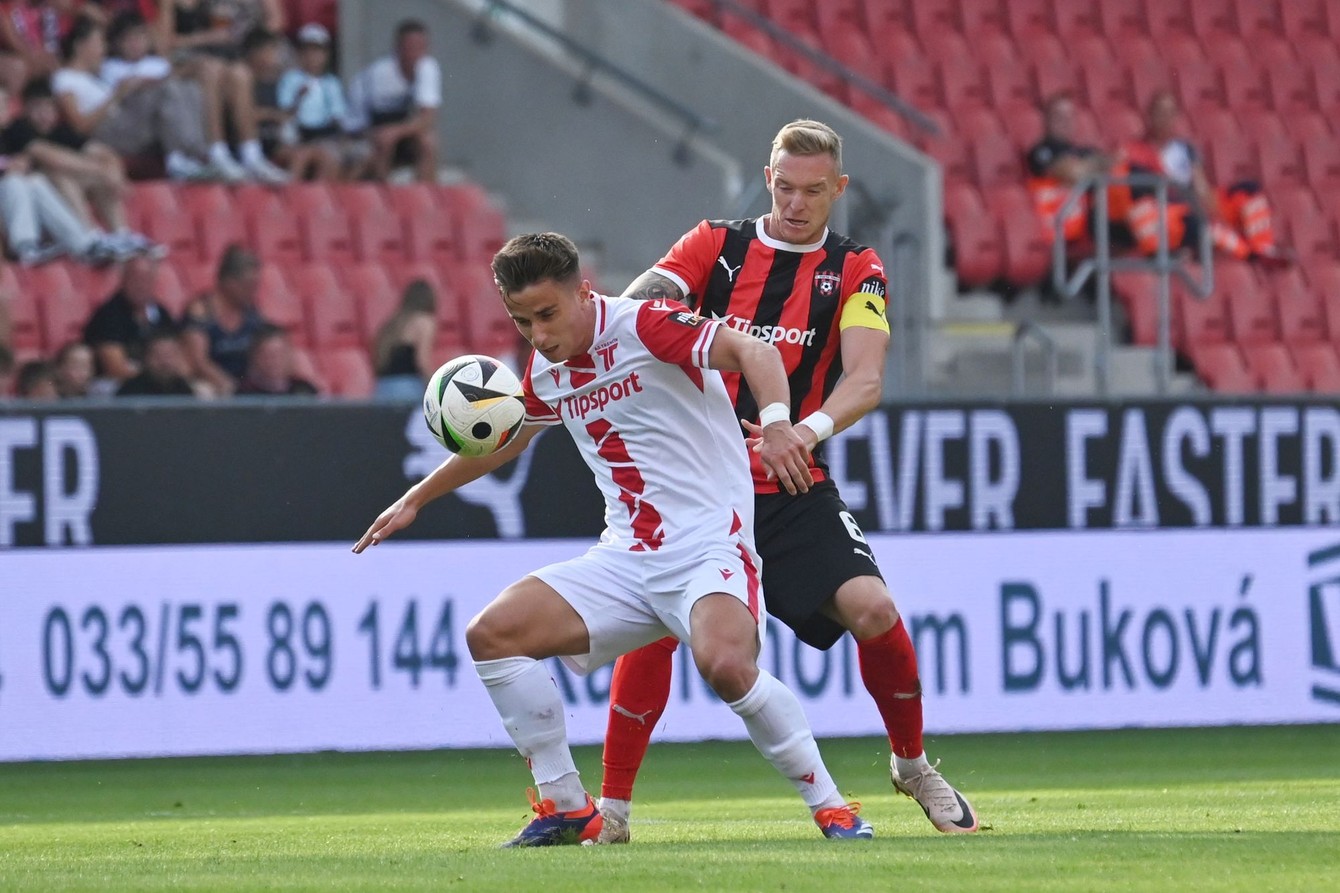 Niké liga_Spartak Trnava_AS Trenčín_Roman Procházka_Artur Gajdoš.jpg