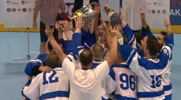 Hammers Bratislava oslavujú zisk trofeje