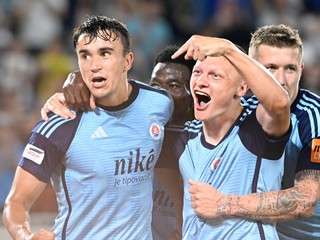 David Strelec a Nino Marcelli prešli rukami tréner Vladimíra Gálu.