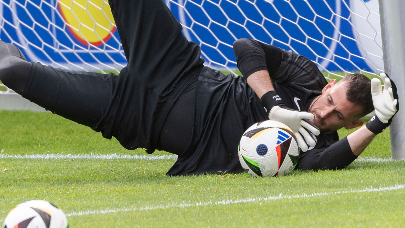 Martin Dúbravka počas oficiálneho tréningu slovenskej futbalovej reprezentácie na EURO 2024