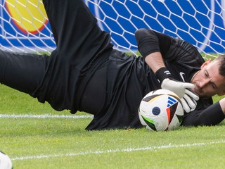 Martin Dúbravka počas oficiálneho tréningu slovenskej futbalovej reprezentácie na EURO 2024