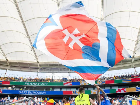 Slovenskí fanúšikovia pred zápasom Slovensko - Rumunsko v skupine E na EURO 2024.