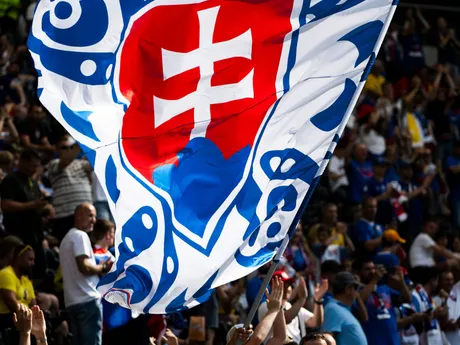 Slovenskí fanúšikovia pred zápasom Slovensko - Rumunsko v skupine E na EURO 2024.