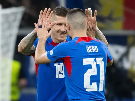 Slovenskí futbalisti sa tešia po postupe do osemfinále na EURO 2024.