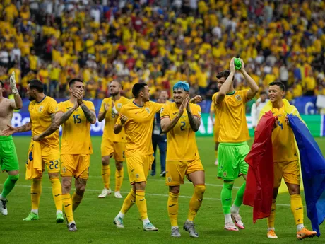 Rumunskí futbalisti sa tešia po postupe do osemfinále na EURO 2024.