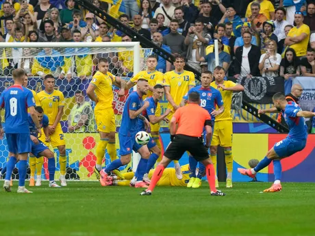 Ivan Schranz pri streleckom pokuse v zápase Slovensko - Ukrajina v skupine E na EURO 2024 (ME vo futbale).