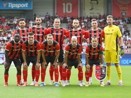 Základná zostava hráčov Trnavy pred priateľským zápasom medzi FC Spartak Trnava a Aston Villa.