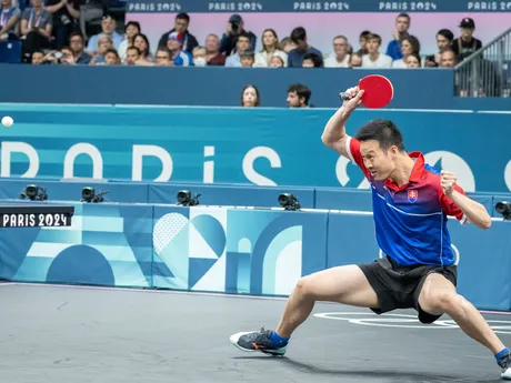 Wang Jang v prvom kole stolnotenisového turnaja na OH v Paríži 2024. 