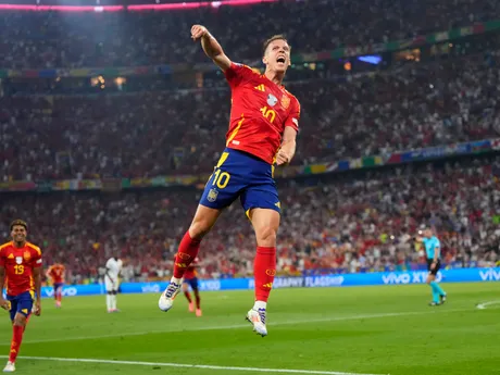 Dani Olmo sa teší po strelenom góle v zápase Španielsko - Francúzsko v semifinále EURO 2024.