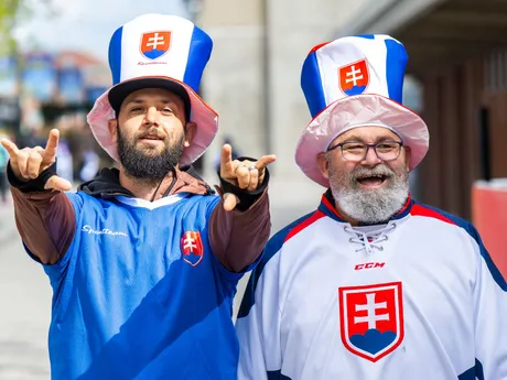 Fanúšikovia Slovenska pred zápasom základnej A- skupiny Slovensko - Slovinsko na MS v hokeji 2025. 