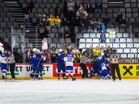Bitka v zápase Slovensko - Francúzsko na MS v hokeji 2025.