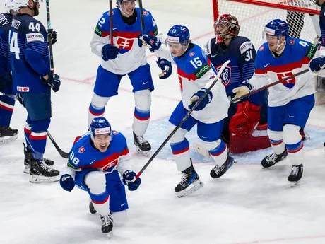 Martin Chromiak oslavuje gól v zápase Slovensko - Francúzsko na MS v hokeji 2025.