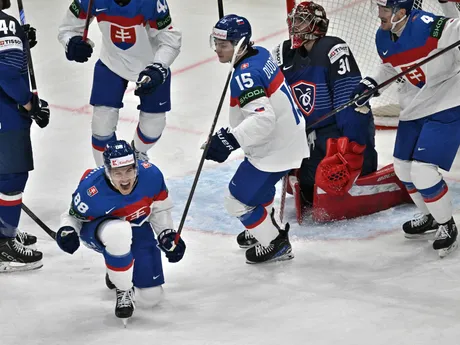 Martin Chromiak sa teší z gólu v zápase Slovensko - Francúzsko na MS v hokeji 2025. 