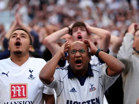 Fanúšikovia Tottenhamu v zápase Tottenham Hotspur - Manchester United vo finále Európskej ligy 2024/2025.