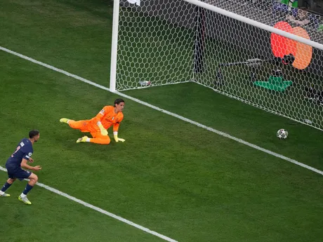 Achraf Hakimi oslavuje gól počas zápasu Paríž St. Germain - Inter Miláno vo finále Ligy majstrov. 