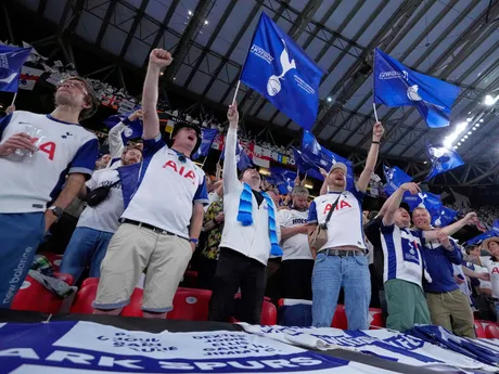 Fanúšikovia Tottenham Hotspur pred zápasom Tottenham Hotspur - Manchester United vo finále Európskej ligy 2024/2025.