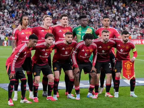 Tímová fotka Manchestru United pred zápasom Tottenham Hotspur - Manchester United vo finále Európskej ligy 2024/2025.