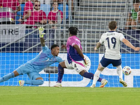 Harvey Elliott (19) strieľa gól na 1:0 počas zápasu Anglicko - Nemecko vo finále na EURO U21 2025 (ME vo futbale do 21 rokov).