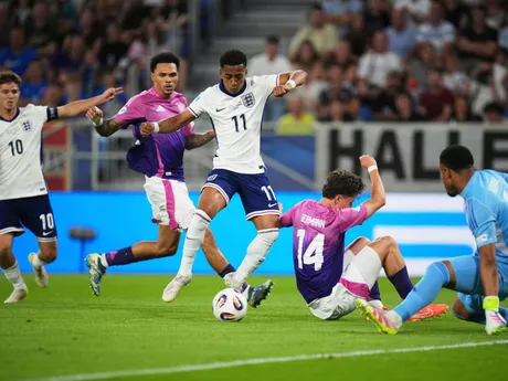Omari Hutchinson počas zápasu Anglicko - Nemecko vo finále na EURO U21 2025 (ME vo futbale do 21 rokov).