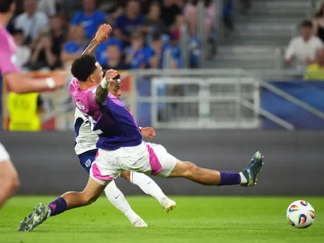 Omari Hutchinson počas zápasu Anglicko - Nemecko vo finále na EURO U21 2025 (ME vo futbale do 21 rokov).
