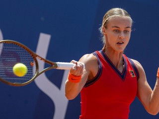 Anna Karolína Schmiedlová v zápase proti Katie Boulterovej na OH v Paríži 2024.