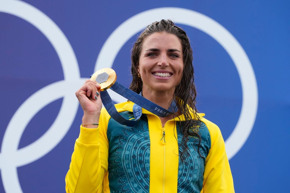 Jessica Foxová so zlatou medailou po triumfe v K1 na OH 2024 v Paríži.